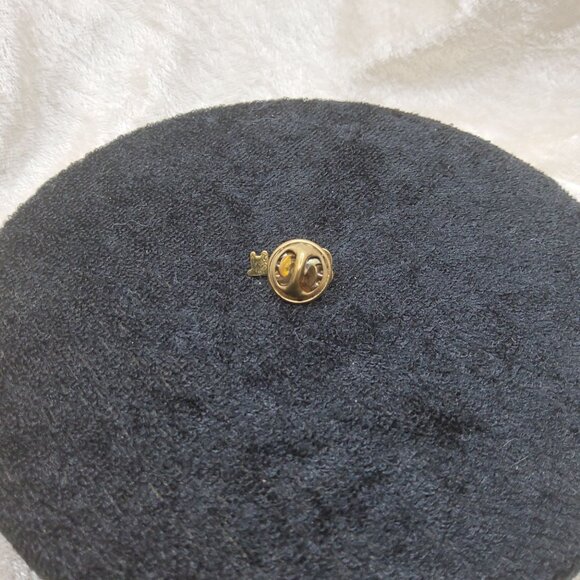 Vintage Gold-Tone Heart Key Lapel, Yat, Clothing Pin - Picture 3 of 3